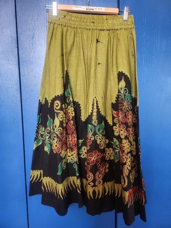 Batikrock mit Blumenmuster