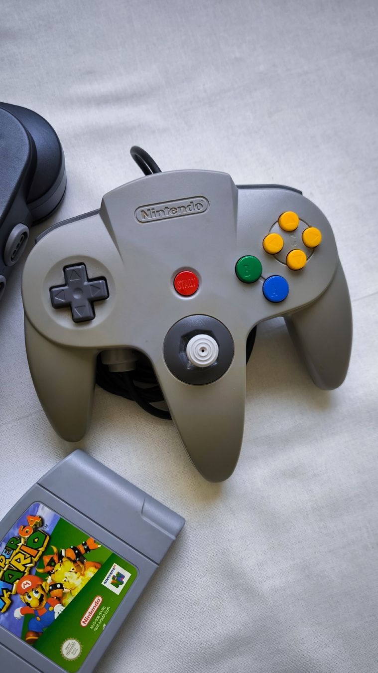 Nintendo Console: Console Nintendo 64 OVP + Super Mario World – Usato da St-Prex venduto da Deetouch 5