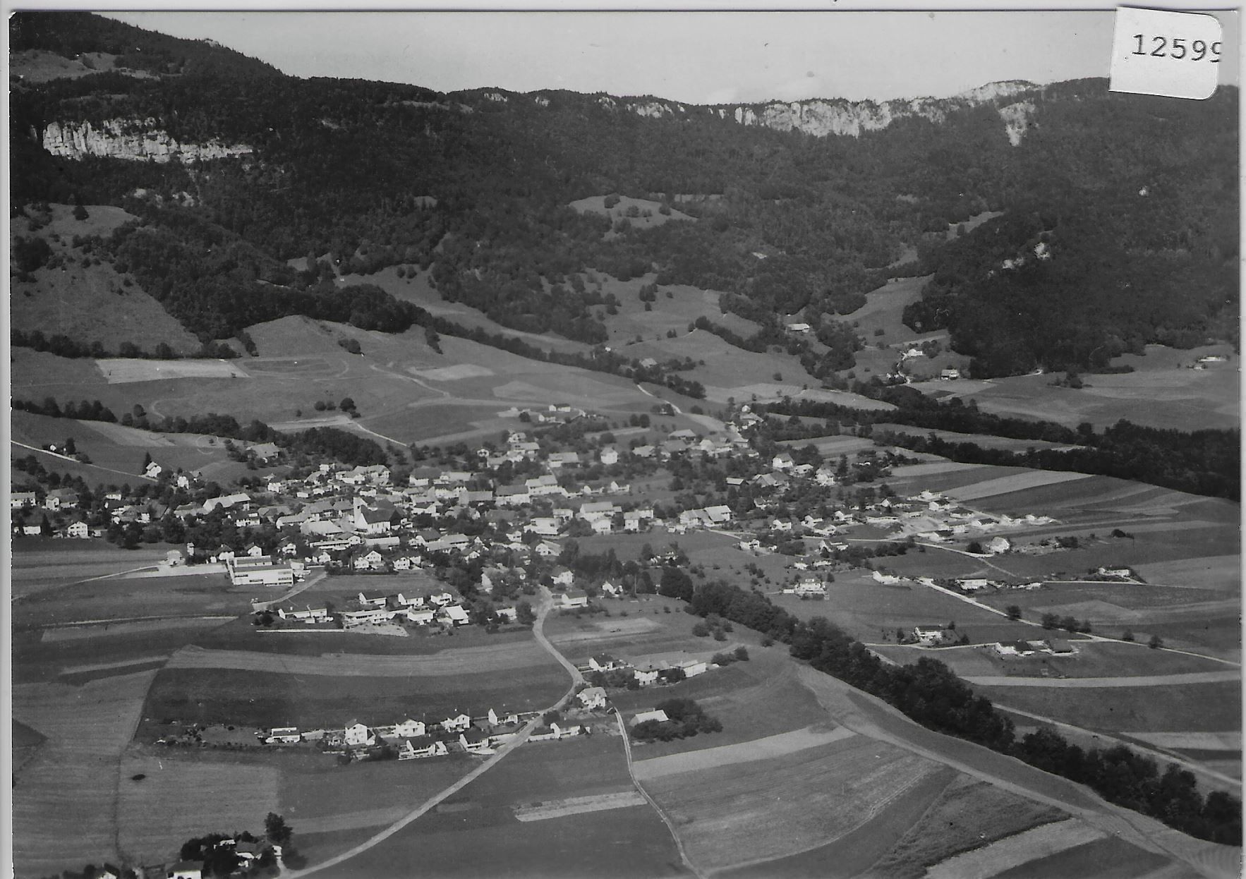 Cartoline postali: Flugaufnahme Günsberg SO – Antico da Ettingen venduto da Kartenplanet