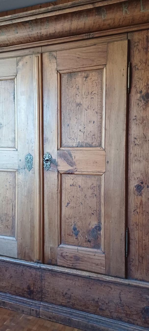 Armadi: Alter Holzschrank – Usato da Müllheim Dorf venduto da Agami123 3