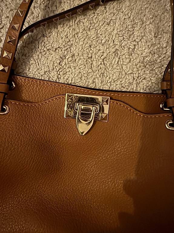 Borse da donna: Valentino Rockstud Leder Shopper Tasche – Usato da Rümlang venduto da NeomiM 3