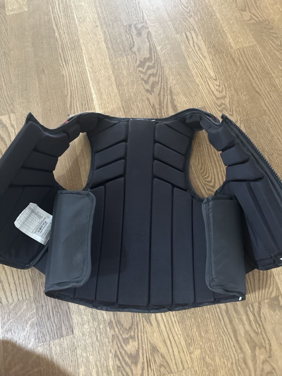 Felix Bühler Protezioni & Imbottiture: Steeds Reitweste Easy Fit Kinder – Usato da Zürich venduto da dae_26my 1
