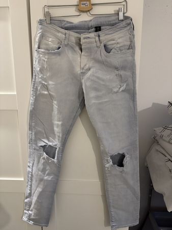 Helle Destroyed Jeans, Grösse 34, ideal für den Sommer!