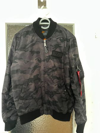 Alpha Industries Herren Bomberjacke Camo