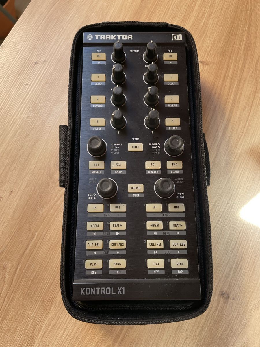 Sistema di controllo: Traktor Kontrol X1 MK1 - Inklusive Case – Usato da Bern venduto da dmy_n82l 6