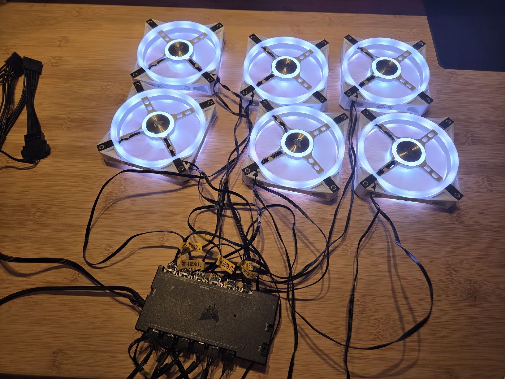 PC: 6xiCUE QL120 RGB Weiss inkl. Controller PRO – Usato da Arbon venduto da Mamamia13 5