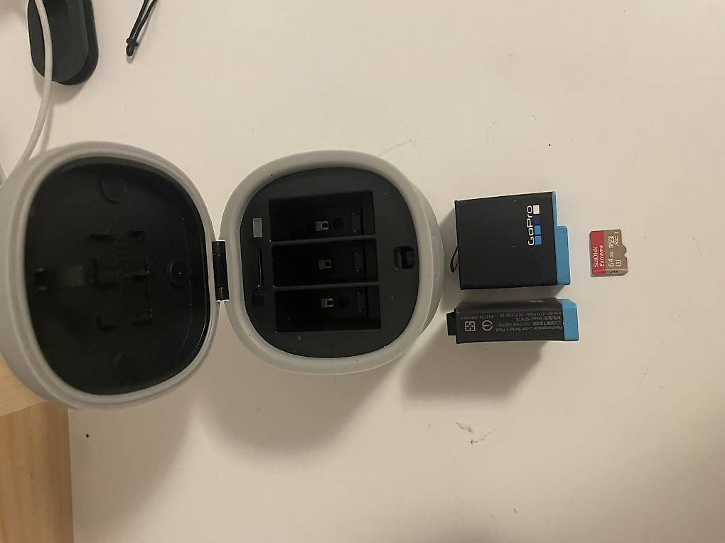 Action Cam: GoPro 8 Black - con vari accessori – Usato da Novazzano venduto da Dome848 3