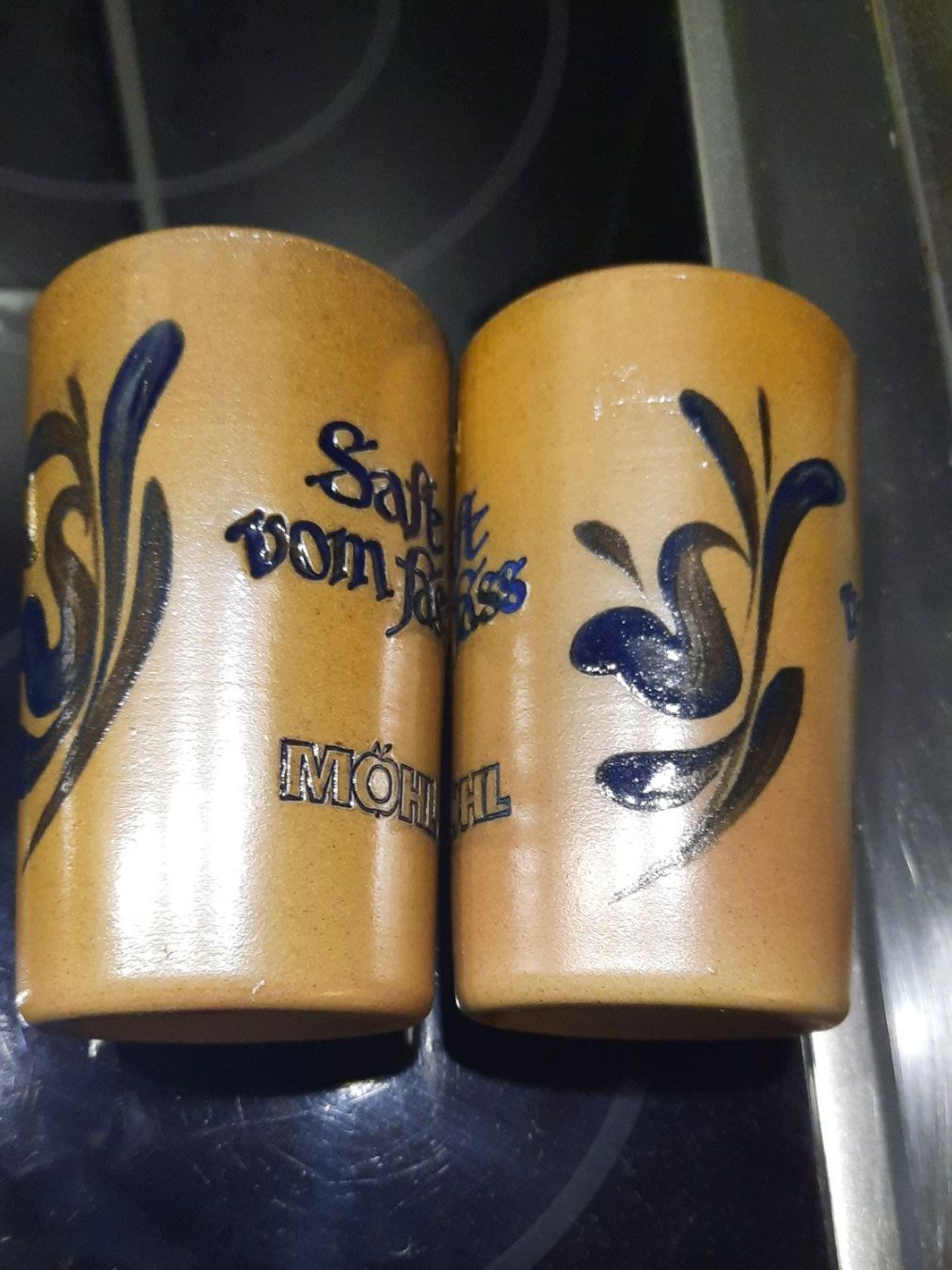 Geschirrsets: 7 Originale Steingut Becher "Saft vom Fass" – Gebraucht aus Hinwil von Zom 2