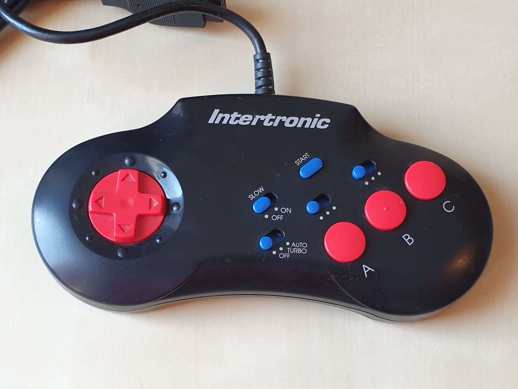 Controller: Sega Mega Drive Contoller Intertronic – Usato da Stansstad venduto da collectorsshop 1