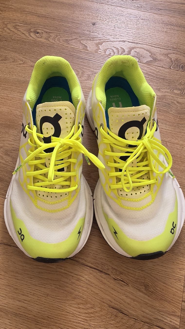 On Chaussures femmes: ON Cloudnova Z5 Neon/White  Grösse 37.5 – D'occasion à Mönchaltorf par nzhuravel 1