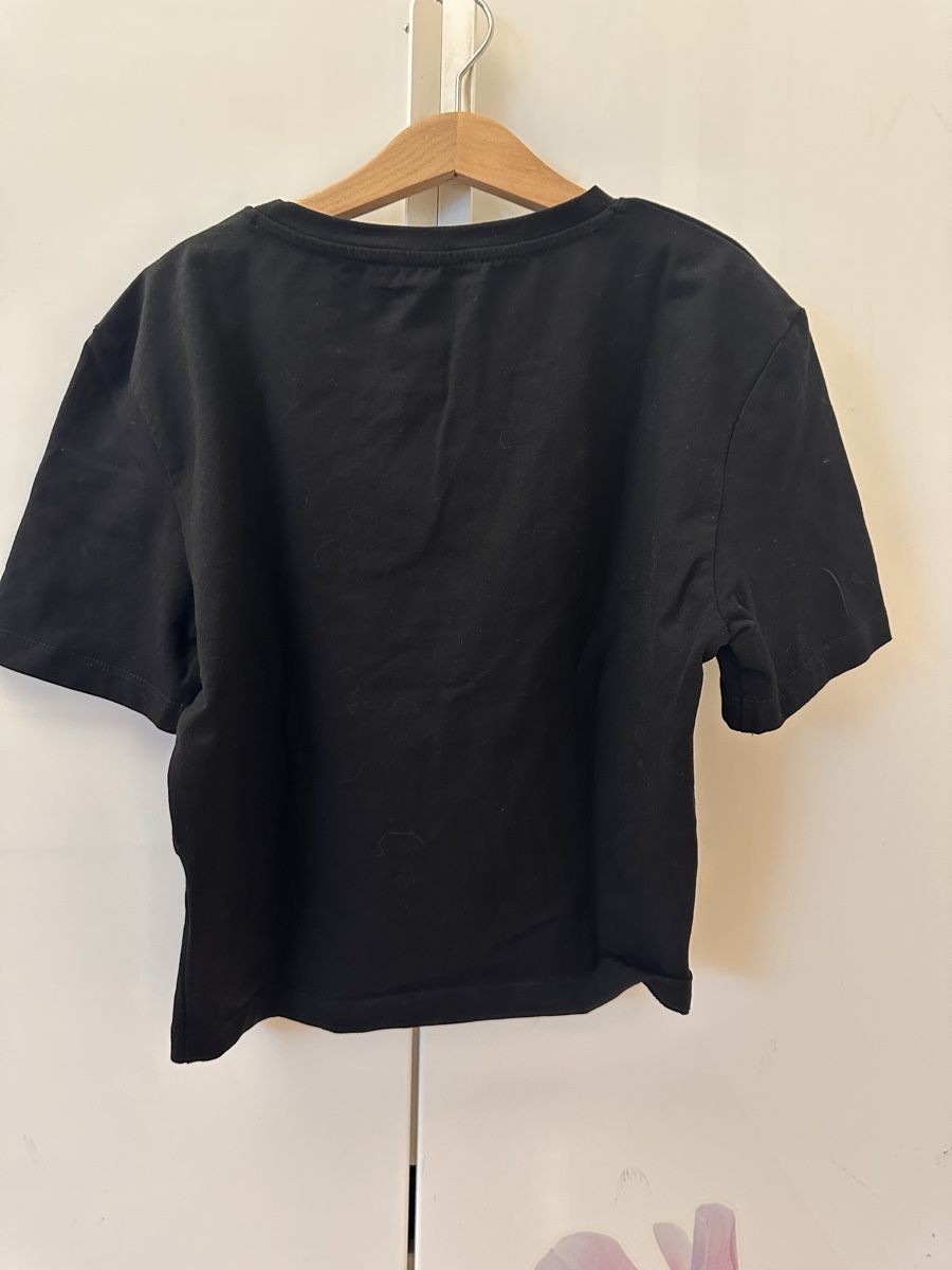 Zara Top: Schwarzes Zara T-Shirt, Grösse S - Basic, bauchfrei – Usato da Boll venduto da naj_8w6f 1