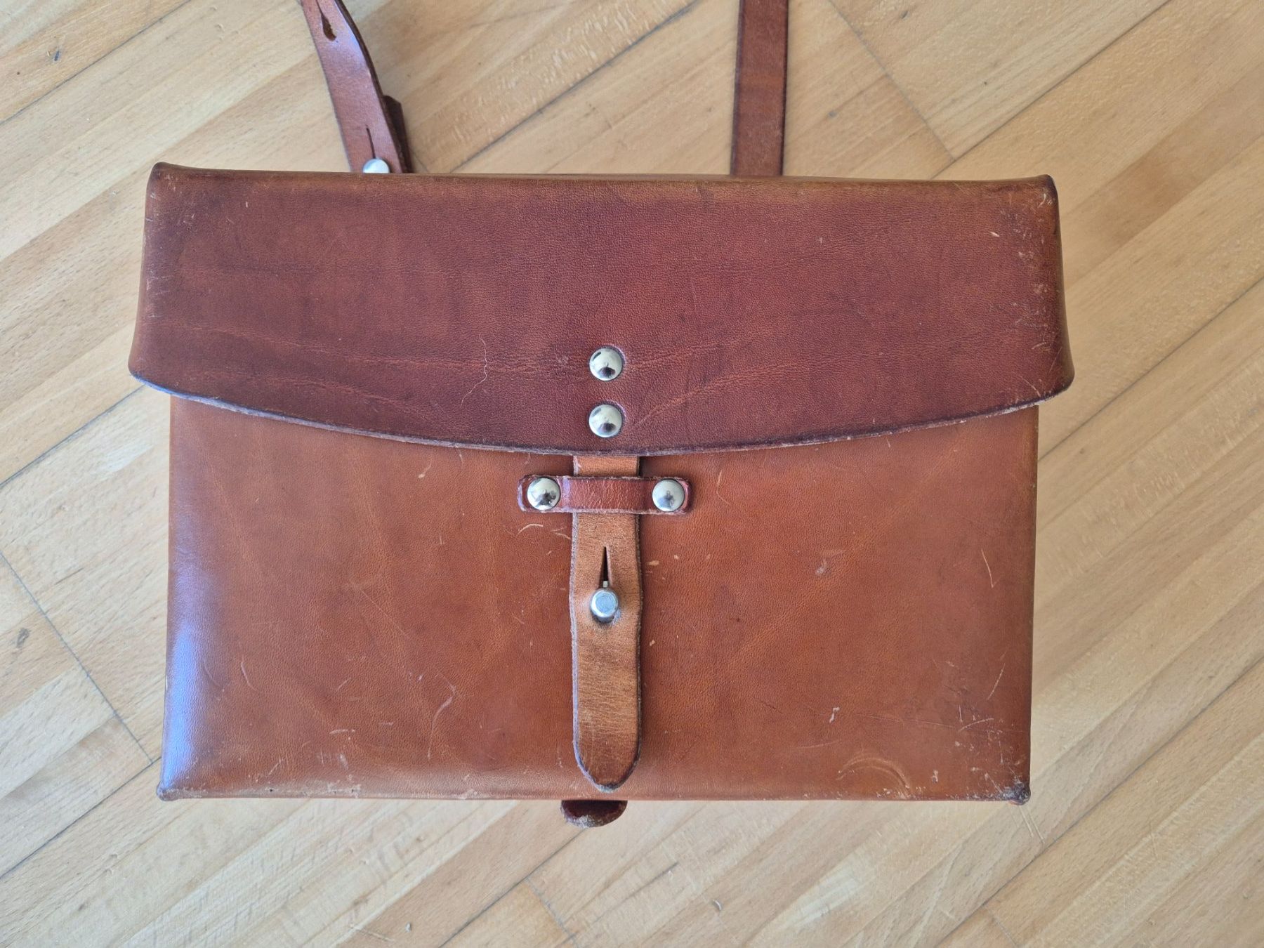 Schweizer Armee Borse: Militär Ledertasche Schweizer Armee – Usato da Oberdiessbach venduto da Finland1977 1