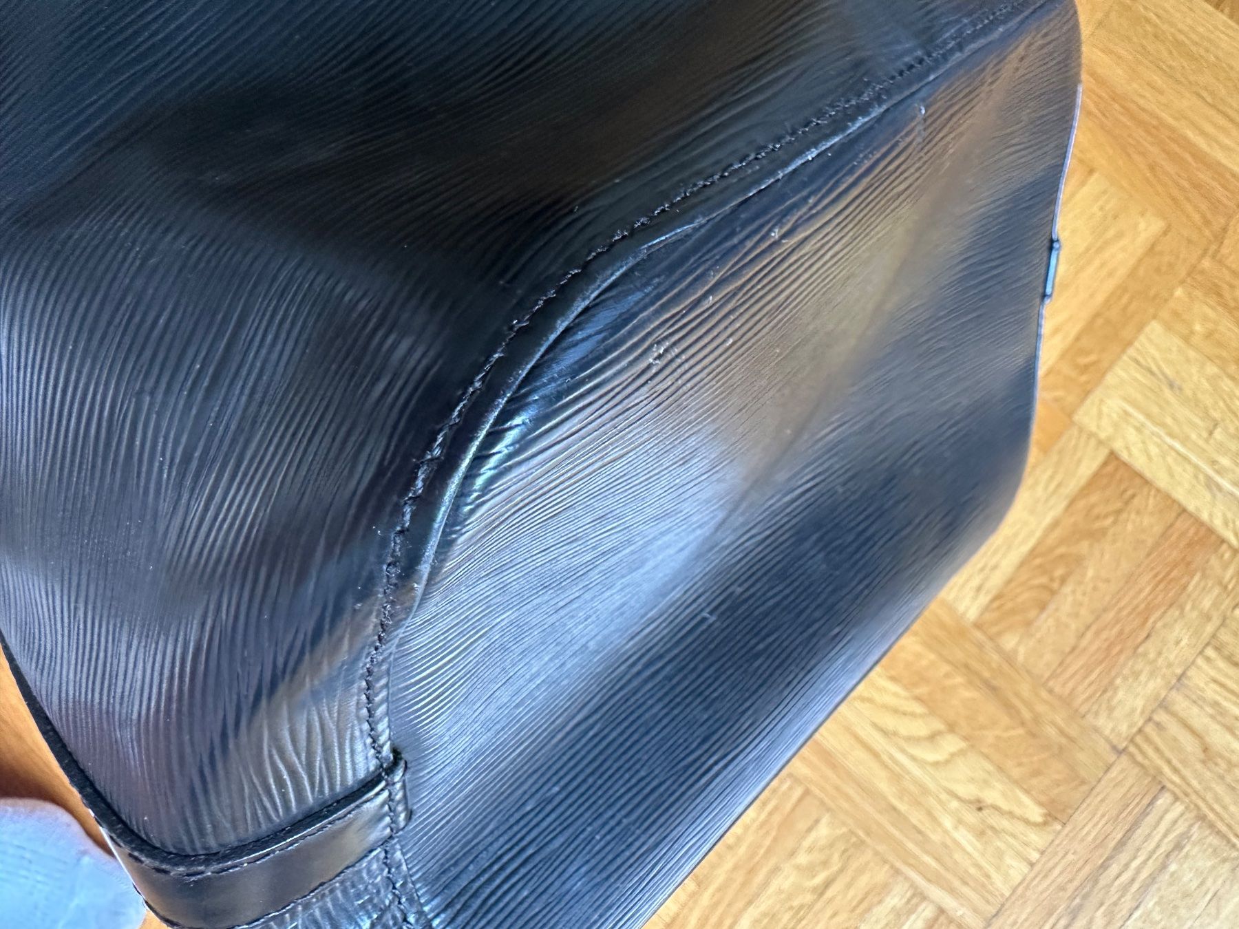 Louis Vuitton Borse da donna: Louis Vuitton Petit Sac Noé Epi – Usato da Zürich venduto da yacay 7