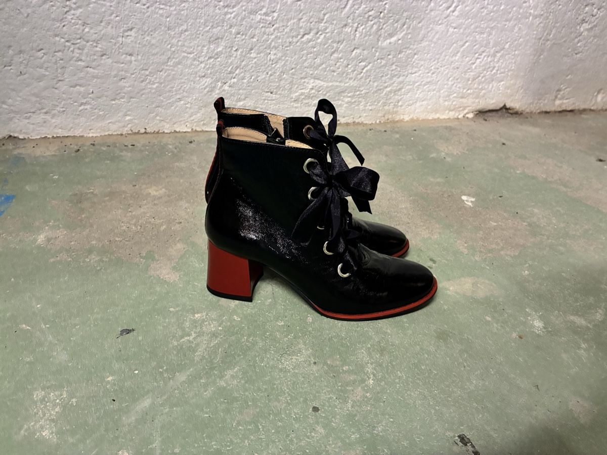 Scarpe da donna: Stiefeletten Lackleder schwarz Grösse 38  – Nuovo (secondo la descrizione) da Zürich venduto da Spurlos123