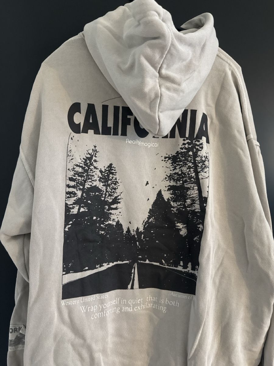 Pull&Bear Pullover & Sweatshirts: Hoodie mit Backprint – Gebraucht aus St. Niklausen LU von car_2562