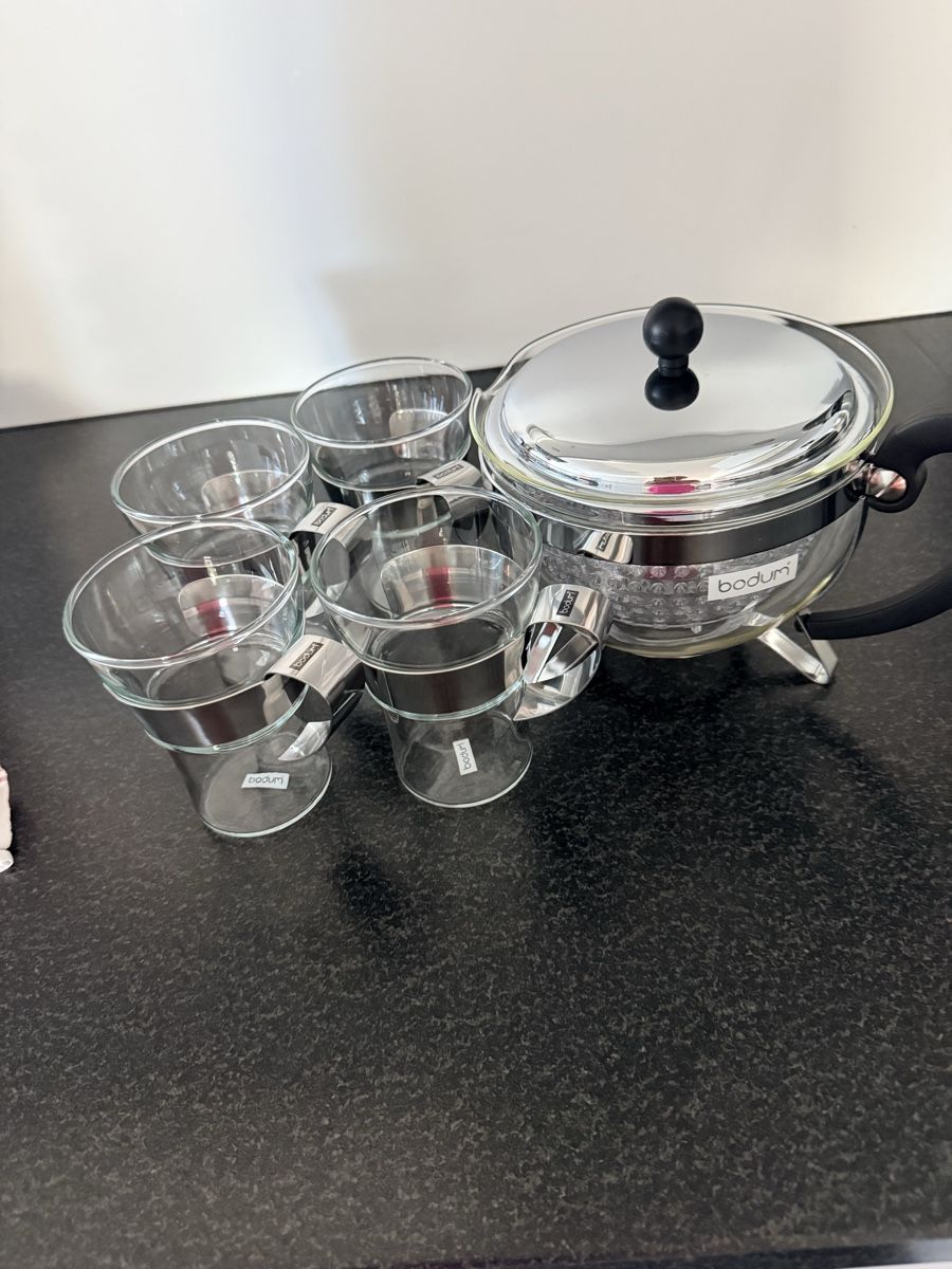 Bodum Set di piatti: Bodum Teeset inkl. 4 Teegläser – Nuovo (secondo la descrizione) da Staufen venduto da GiuliettaD