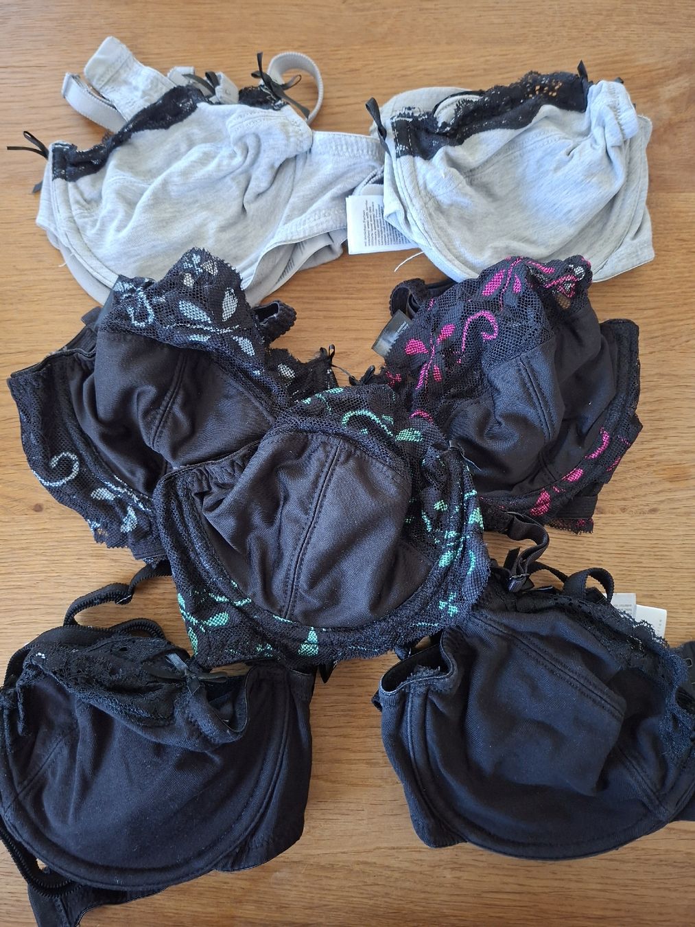 Altra biancheria intima: 7 Bügel BHs 75 C (11) – Usato da Lyss venduto da Infinia