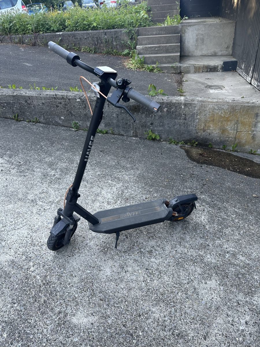Scooters: Electro Trottinett ab 1.- – Défectueux à Bronschhofen par -BeeN-