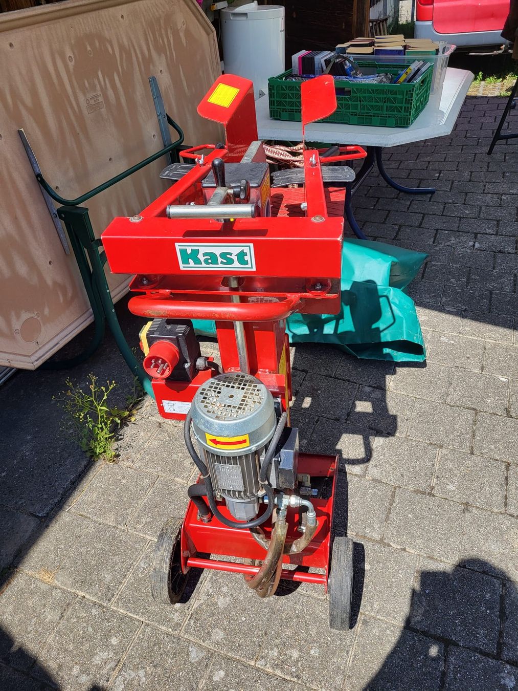 Tutte le macchine: Kast Holzspalter Preus verhandelbar abholbar in Wolfhalden – Usato da Wittenbach venduto da ValentinaG 3