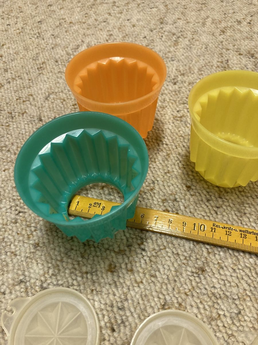 Tupperware Teglie da forno: Tupperware Pudding-Dessert-Förmli, 4 Stück, mit BodenDeckel! – Usato da Adlikon b.Regensdf venduto da Abraxas09 4