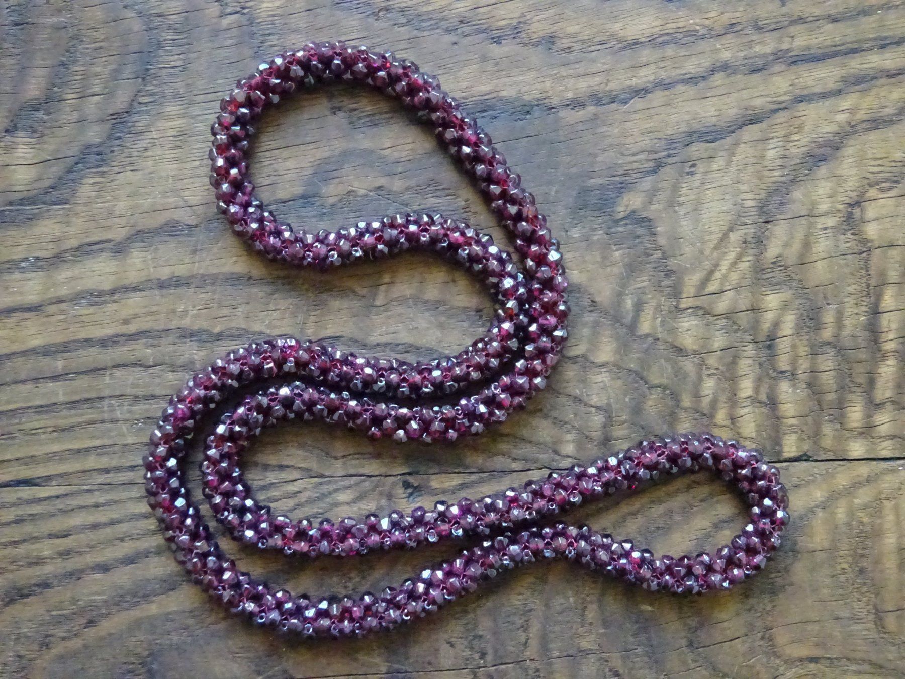 Ketten: Granatkette gestrickt – Gebraucht aus Oetwil am See von Golfsud 2