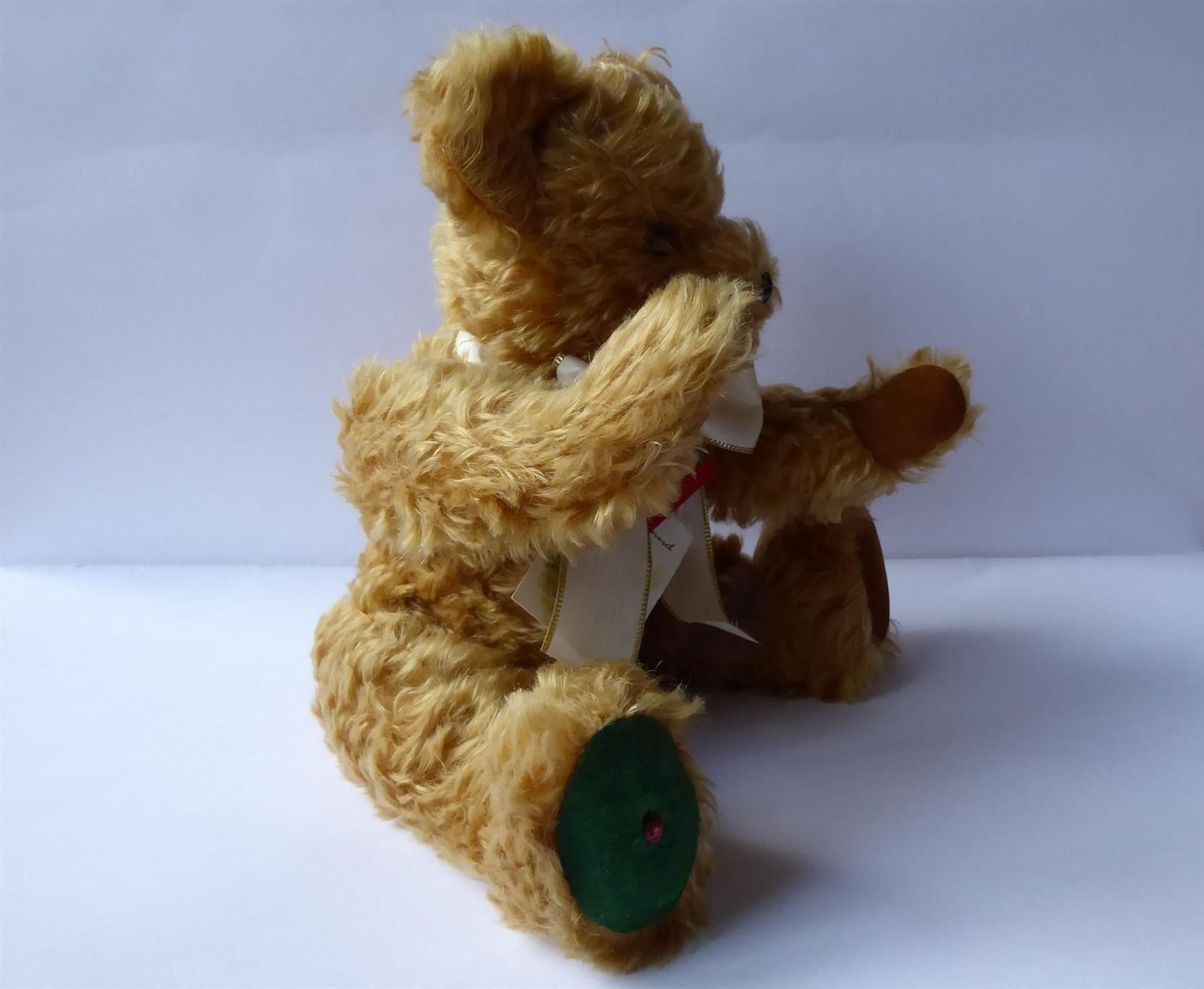 Teddy Hermann Giocattoli: Teddy Hermann Glücksbär, 40,0cm, neu – Nuovo (secondo la descrizione) da Turbenthal venduto da TopToys 1