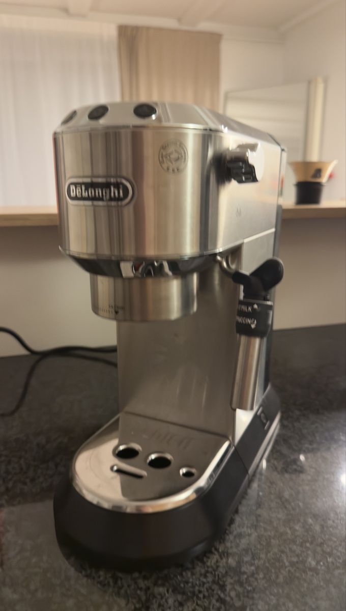 De'Longhi Kaffeemaschinen & Espressomaschinen: DeLonghi DEDICA Style – Gebraucht aus Murten von lukasas007 4