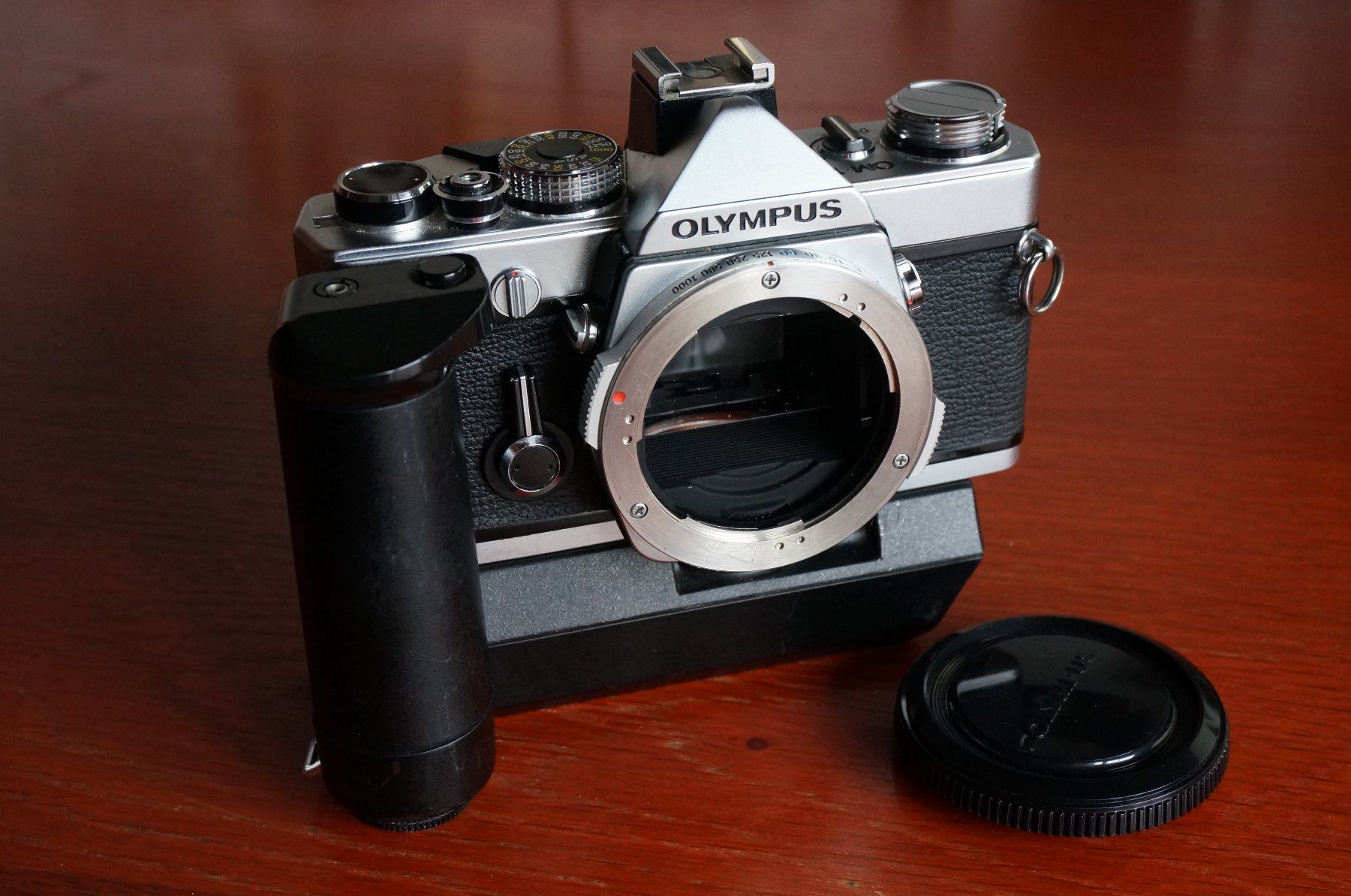 Olympus Fotocamera: Olympus OM-1 Chrom mit Motor Winder 2 TOP – Usato da Spreitenbach venduto da Salesmanship 5