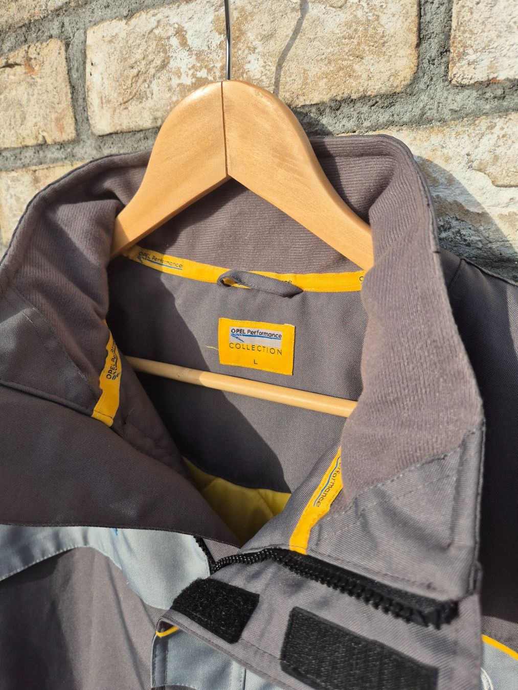 Giacche: Opel Performance Collection Jacke, Grau/Gelb, Gr. L - Top – Nuovo (secondo la descrizione) da Bassersdorf venduto da retrolab 2