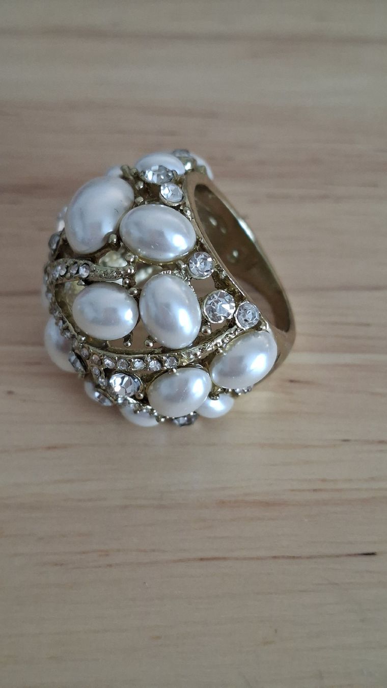 Anelli: Statement- Ring mit Perlen und Strass, goldfarben, neuwertig – Nuovo (secondo la descrizione) da Kriens venduto da Wolly85