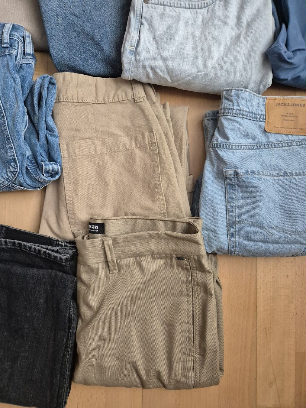 Kleiderpakete: Hosen Sammlung – Gebraucht aus Herisau von noa_svn7 5