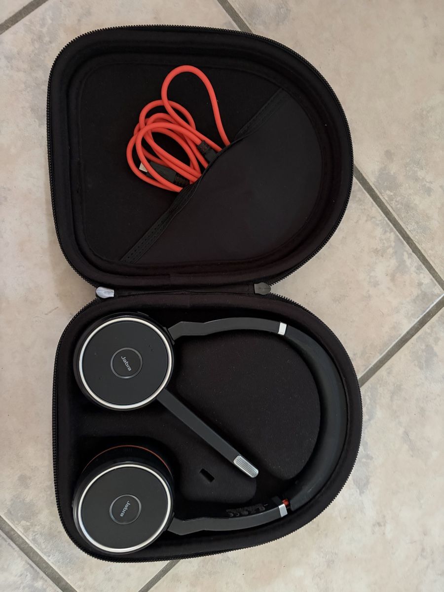 Jabra Cuffie: Jabra Headset mit Etui und Kabel – Usato da Basel venduto da Bella-94
