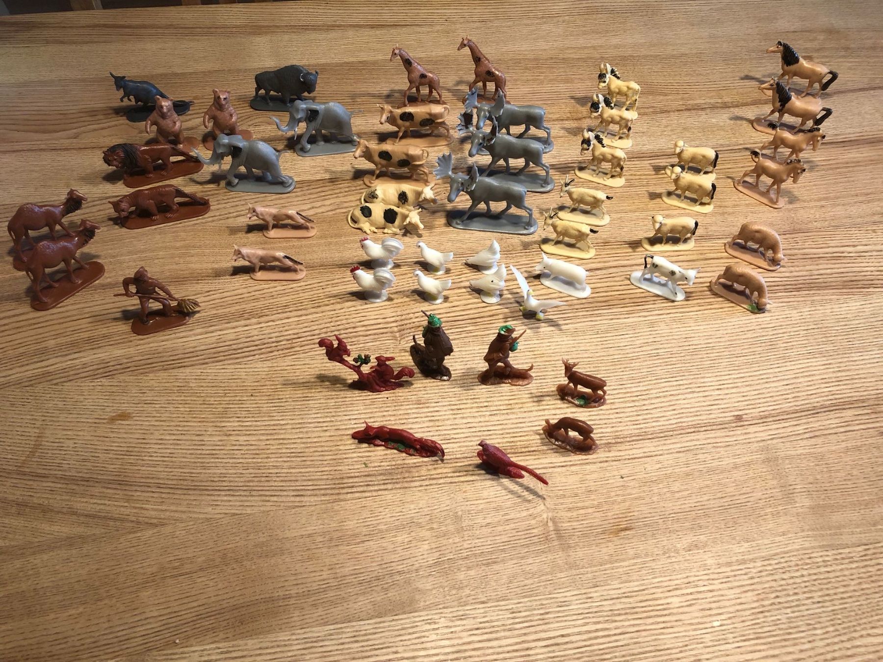 Statuette: 52 antike Kunststofffiguren – Usato da Röschenz venduto da Tashroal