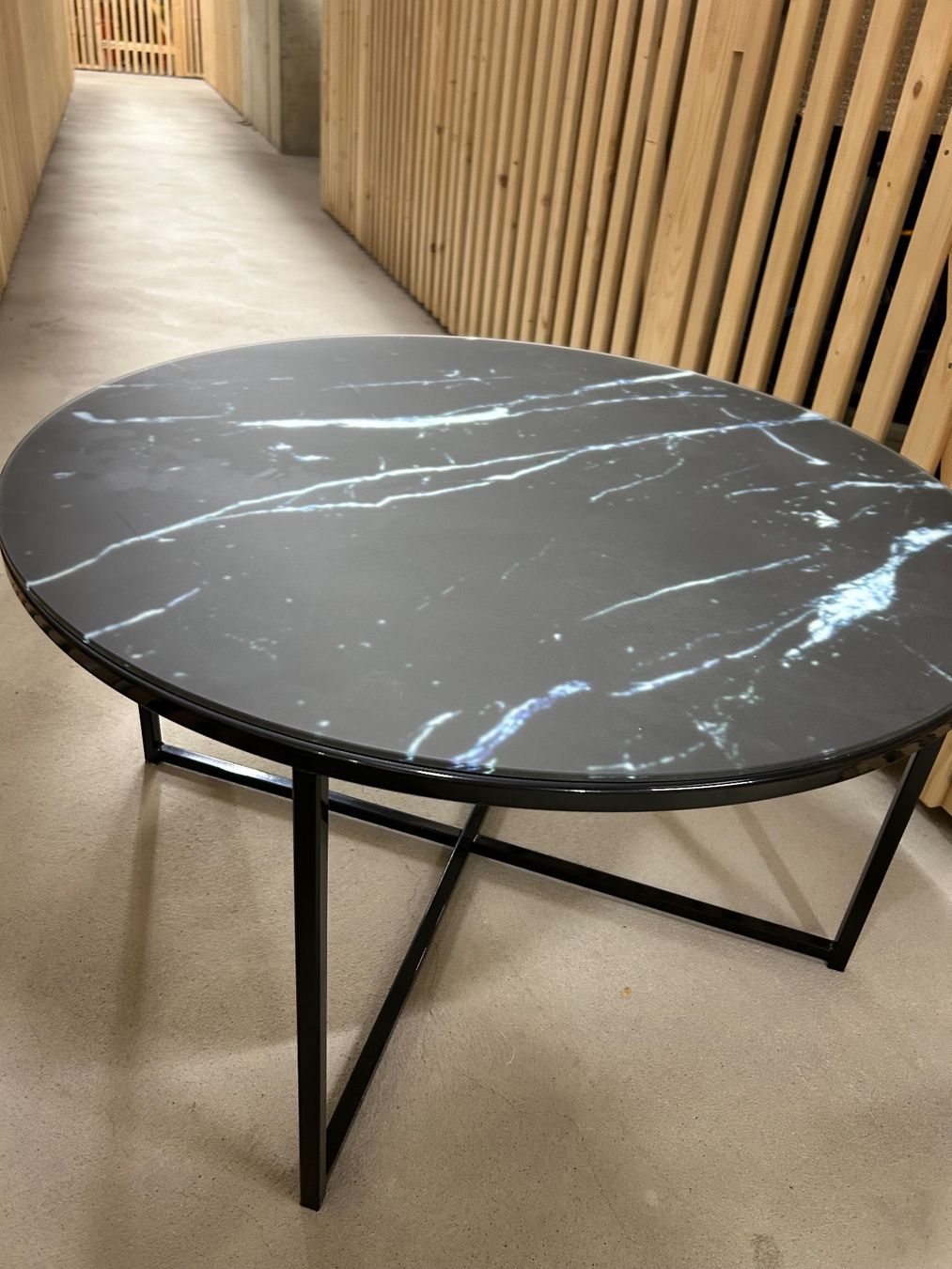 Tavoli: Runder Couchtisch in Marmoroptik aus Glas – Usato da Rorschach venduto da man_f27t 2