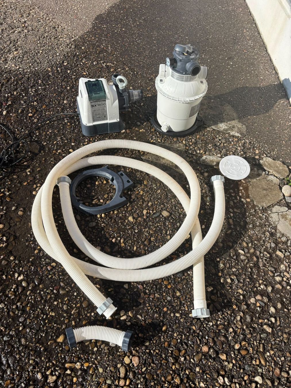 Intex Pompe & Parti di ricambio: Sandfilterpumpe Intex SX1500 gebraucht mit Schlauchmaterial – Usato da Schötz venduto da Lenny-French 1