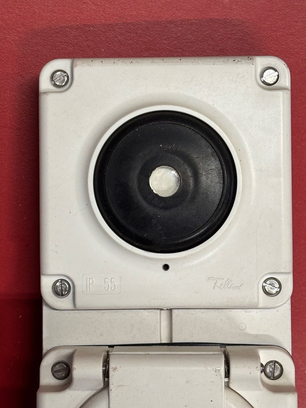 Feller Stecker: FELLER Aussensteckdose mit Schalter IP 55 – Gebraucht aus Winterthur von ReUse_Baumarkt 2
