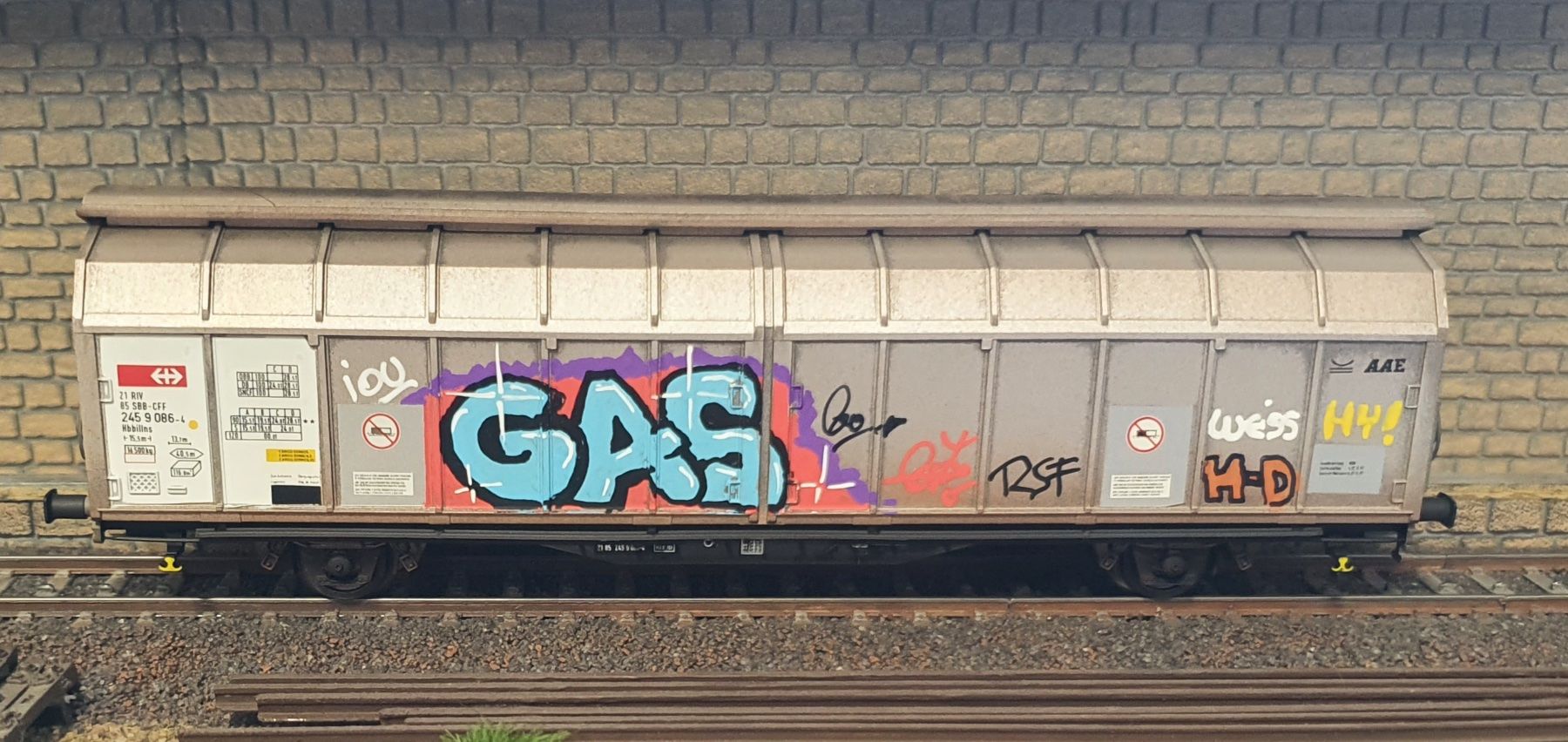 Roco Modellini di ferrovie: WAGON HBBILLNS, SBB-CFF, ROCO 46945, PATINE + GRAFFITIS – Usato da Loveresse venduto da FIFILOULOU 2