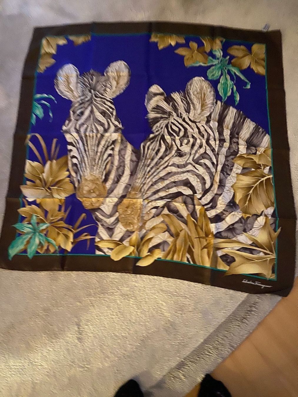Salvatore Ferragamo Foulard & Sciarpe: Foulard Salvatore Ferragamo seta – Nuovo e nell'imballaggio originale da Novazzano venduto da ige_cwq5
