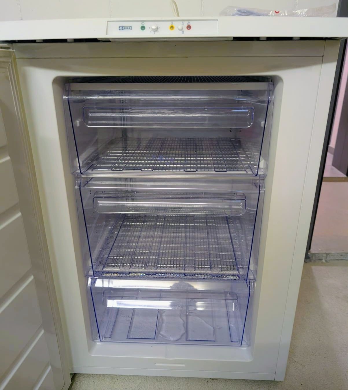 Congelatori: Tiefkühler Zanussi zft810w – Usato da Amriswil venduto da rabi66 1