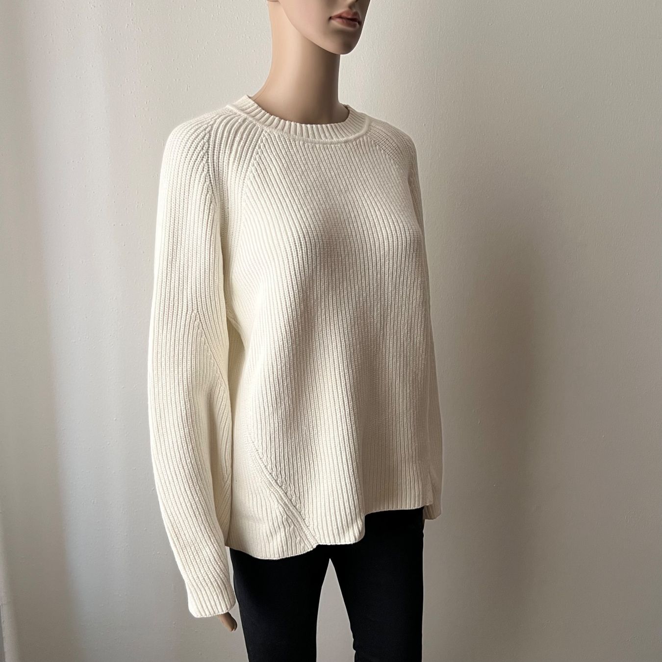 Pullover & Sweatshirts: FILIPPA K Pullover mit Ausschnitt am Rücken 🤍 – Gebraucht aus Zürich von ClosetQueen 3