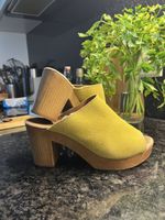 sandales / sabots / mules en daim jaune moutarde, taille 38