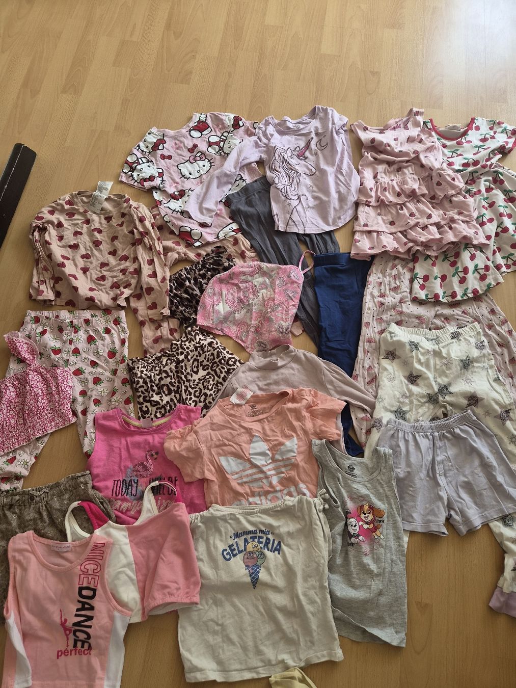 Lotti & Set di vestiti: Kleiderpaket Grösse 110/116 – Usato da Ebikon venduto da nu___ria