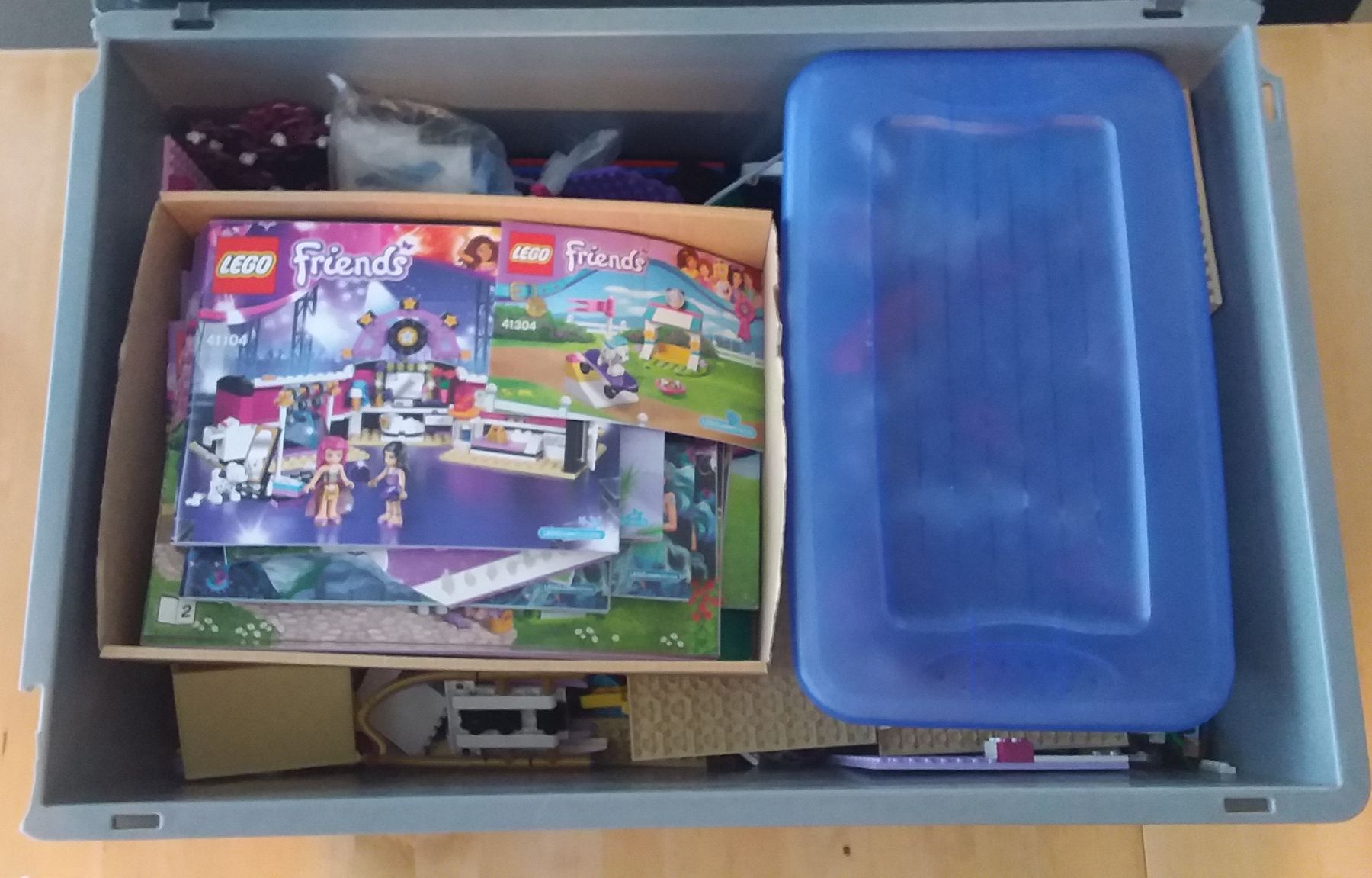 LEGO Friends Konvolut mit vielen Anleitungen in Box (Gebraucht) in ...
