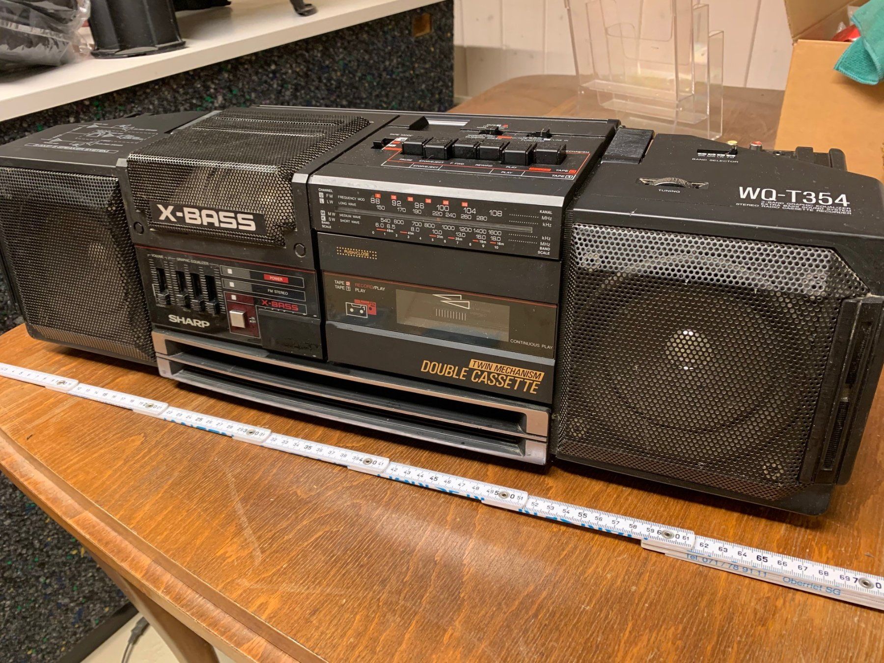 Sharp Radios: Radio cassettes, 69 cm largeur, Sharp WQ-T354 – D'occasion à Froideville par