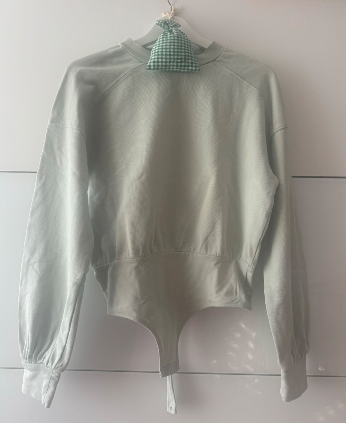 Na-kd Pullover & Sweatshirts: Cooler Bodysuit Pullover in pastellgrün, Grösse M – Neu (gemäss Beschreibung) aus Zürich von Leg_elif8022