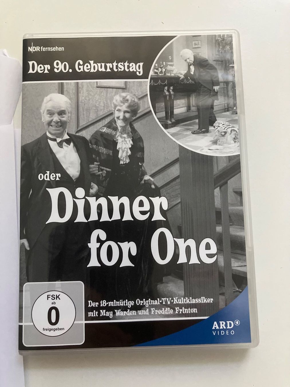 Tutti i DVDs: Dinner for one - (oder: Der 90. Geburtstag) (1963) DVD – Usato da Arbon venduto da JoJoAs
