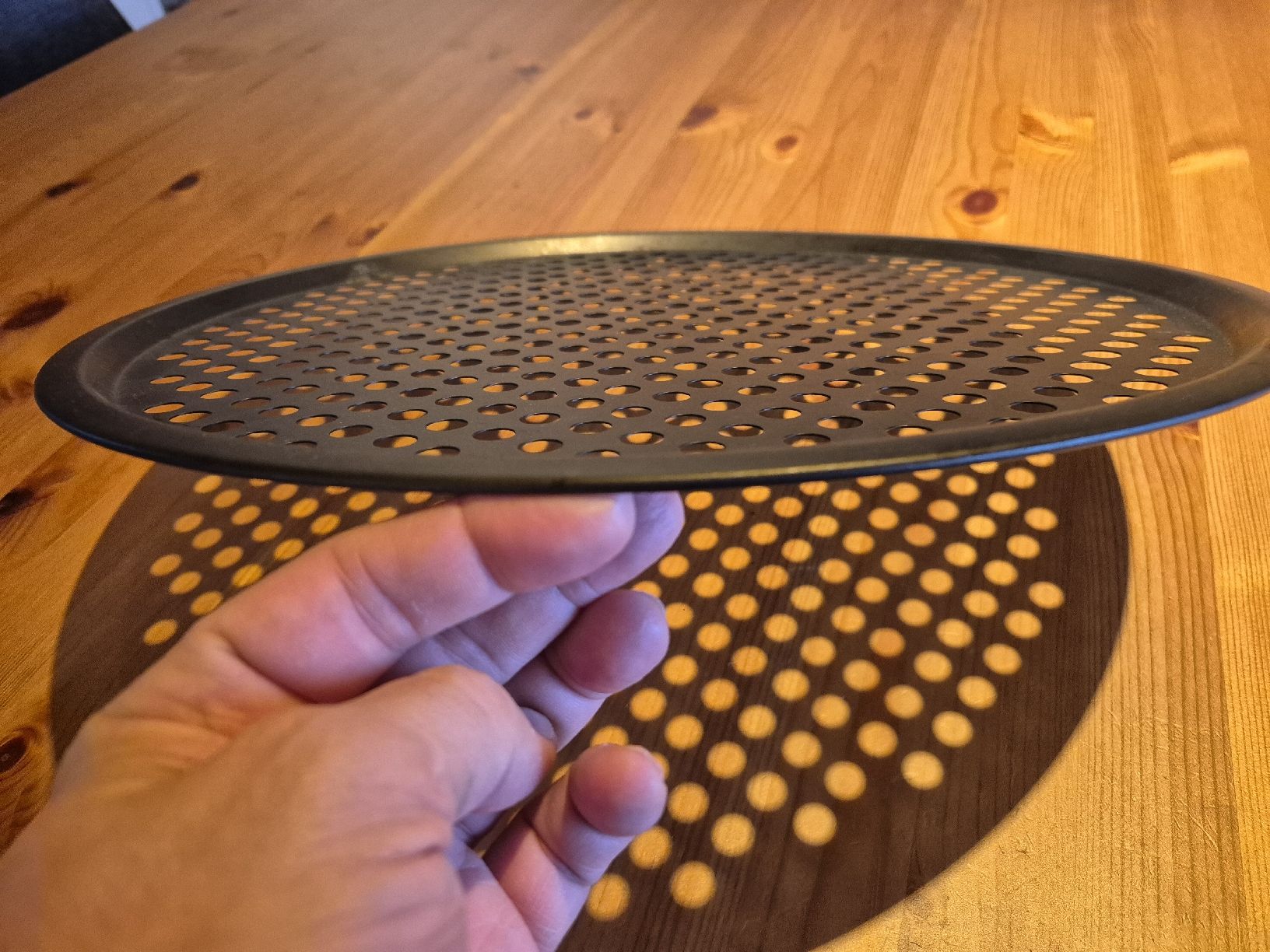 Elettrodomestici da cucina: Pizza Blech mit Löchern, Durchmesser 32cm, Top Zustand! – Usato da Thun venduto da tinu2031 2