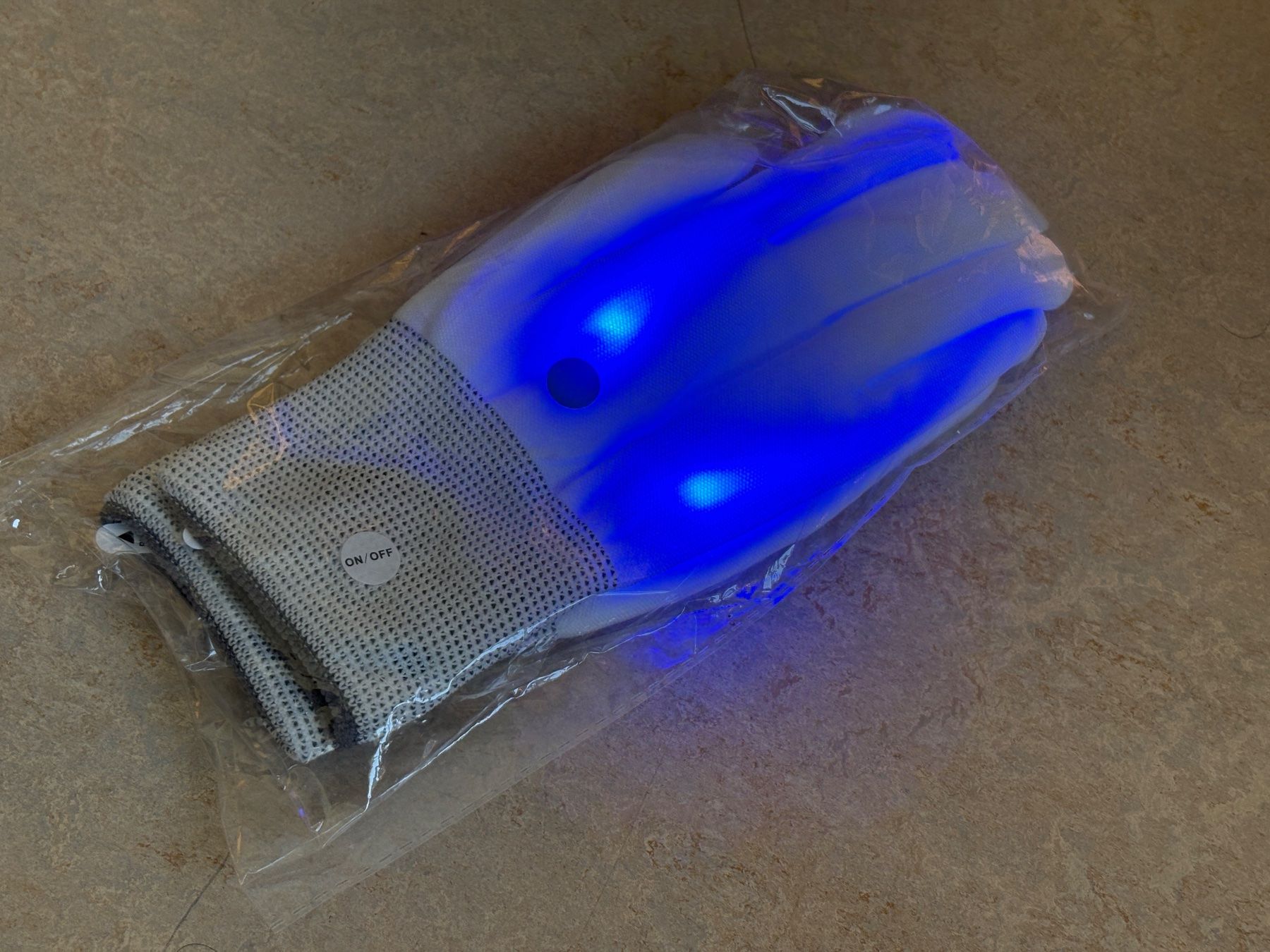 Handschuhe & Handstulpen: Handschuhe mit LED Beleuchtung weiss – Neu (gemäss Beschreibung) aus Dietikon von The-Star-Shop 1