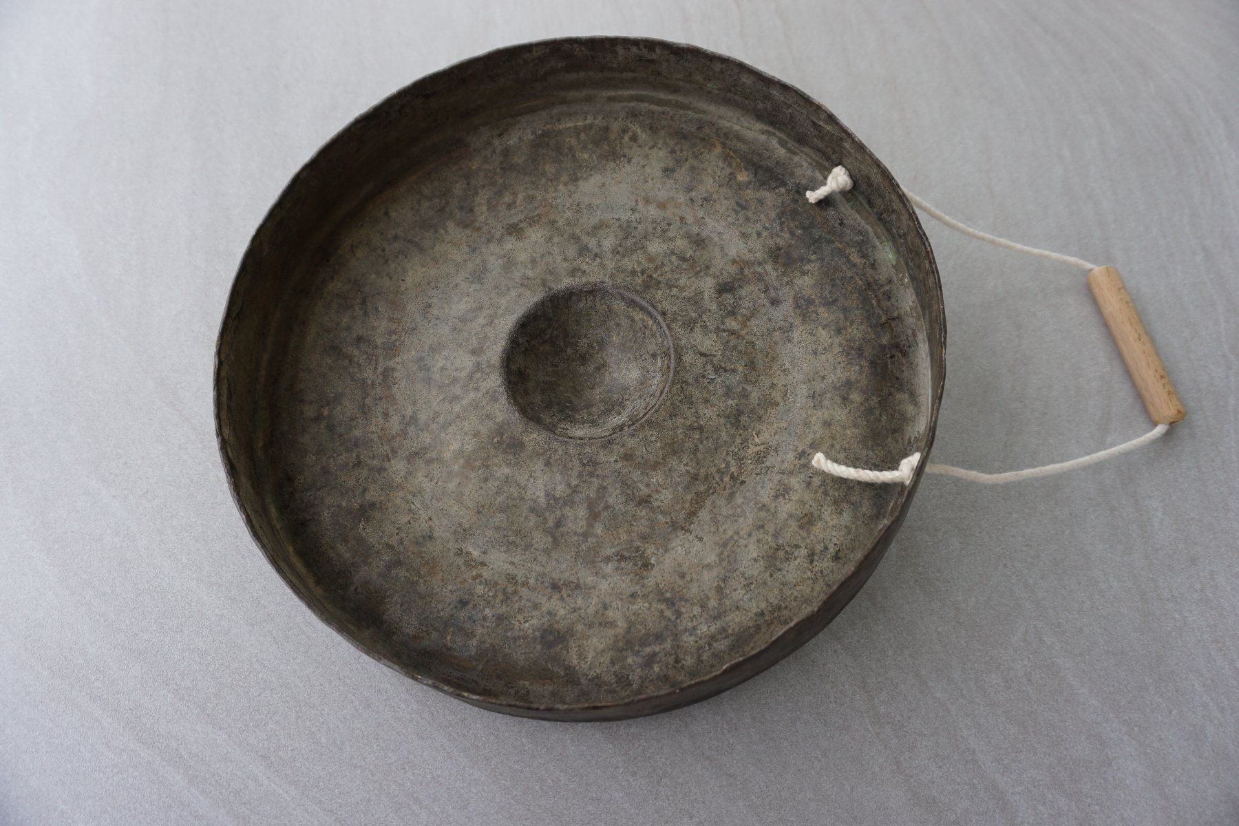 Musikinstrumente: antiker asiatischer Buckelgong – Gebraucht aus Sursee von Chrigi96 2