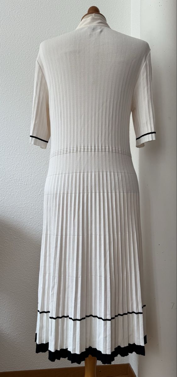 Marc Cain Vestiti: Robe Marc Cain crème, taille N5 plissée, viscose elastan – Nuovo (secondo la descrizione) da Morges venduto da sandy069 2